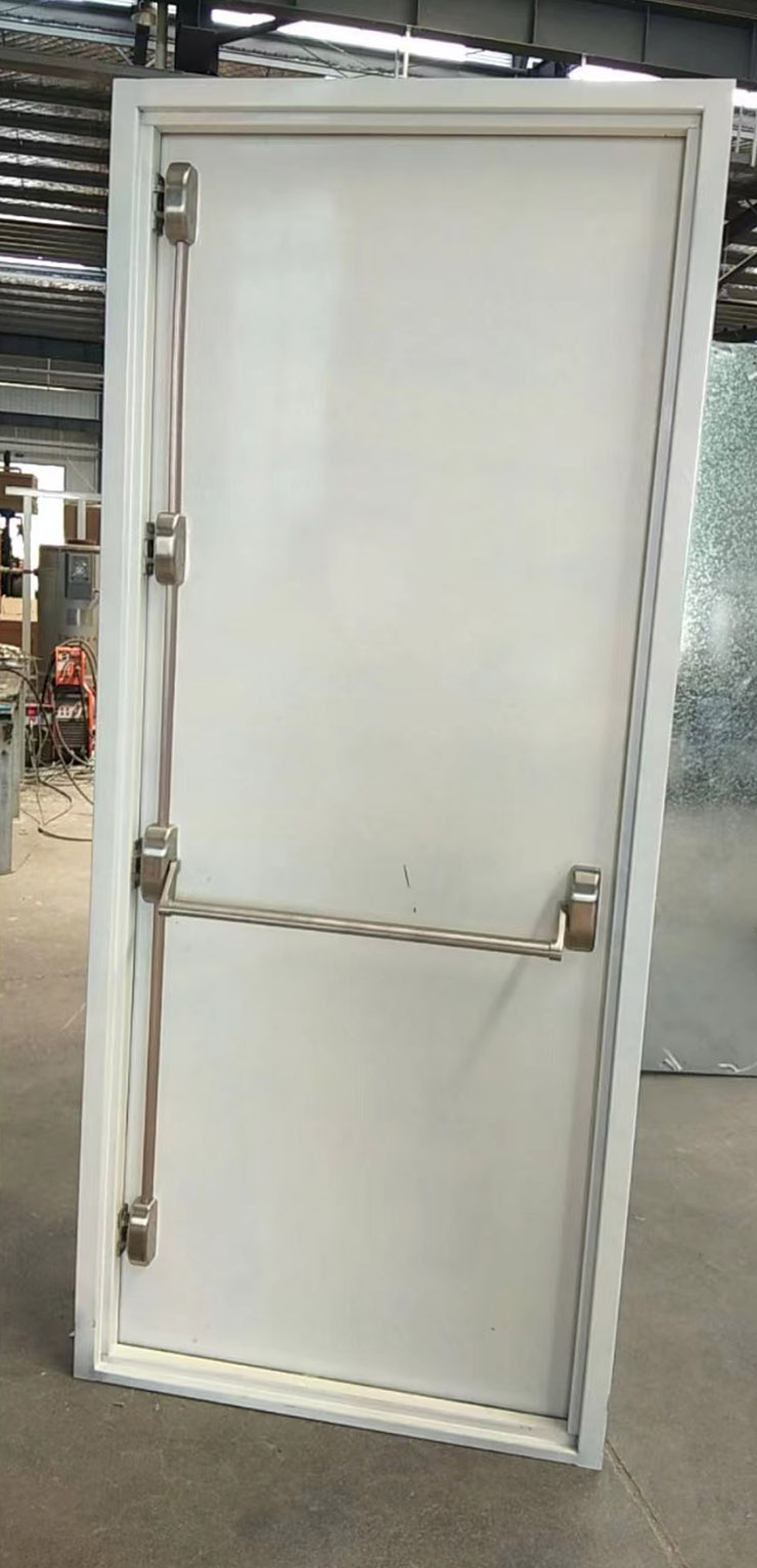 �������L���T